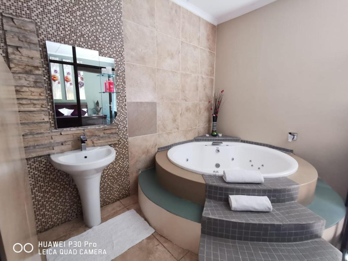 Moonriver Guesthouse Апінгтон Екстер'єр фото